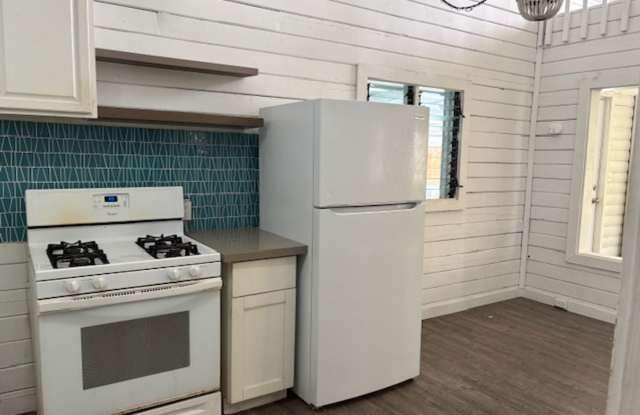 2 Bedroom / 1 Bath with loft and Ocean Views in Downtown Kona! - 75-150 Lunapule Road, Holualoa, HI 96740 2 Bedroom / 1 Bath with loft and Ocean Views in Downtown Kona! - 75-150 Lunapule Road, Holualoa, HI 96740