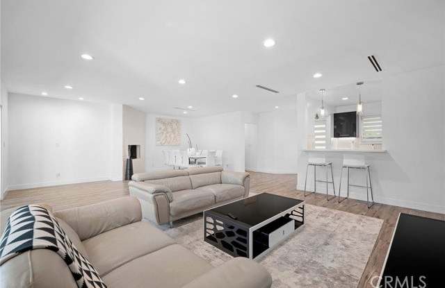 7078 Park Manor Avenue Gallery 4