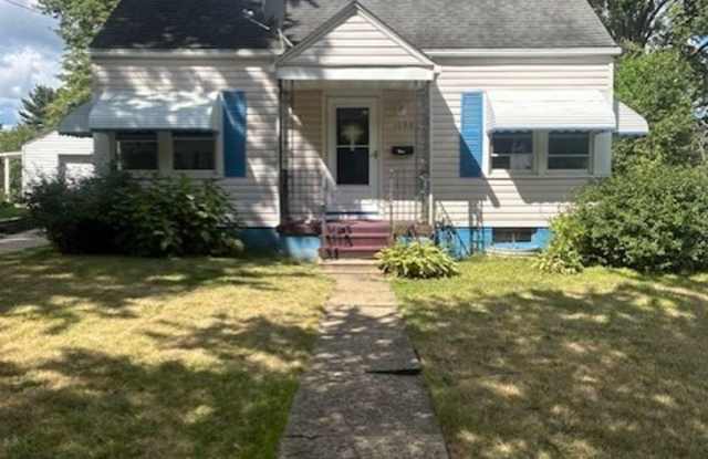 Bright Cape w/ Sunroom, Central Air, Big Basement  Backyard Shed photos photos