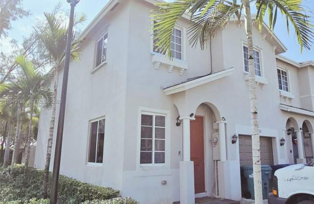 1002 NW 208th Ter photos photos