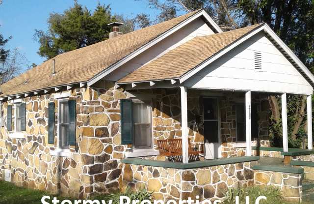 2853 W Olive - 2853 West Olive Street, Springfield, MO 65802