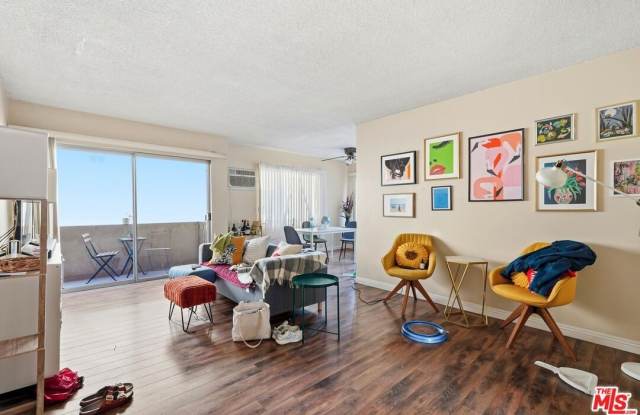 1475 S Wooster St unit: 4 photos photos