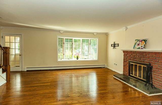 315 Allen Place Gallery 4