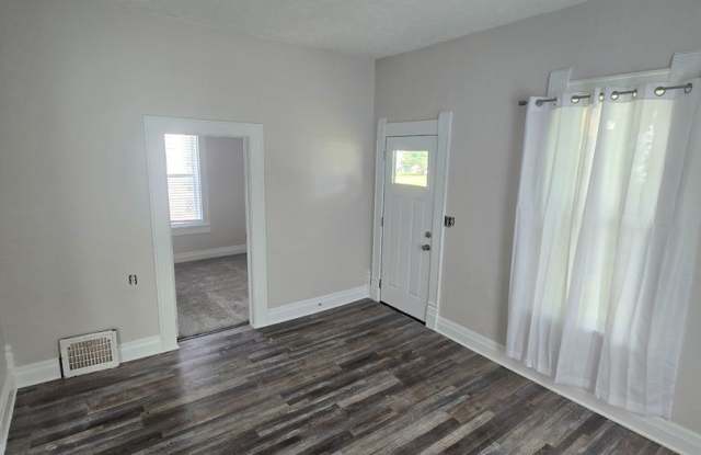 Charming 2-Bedroom, 1-Bathroom Home for Rent photos photos