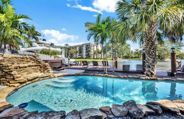 1030 SW 14th Ter photos photos