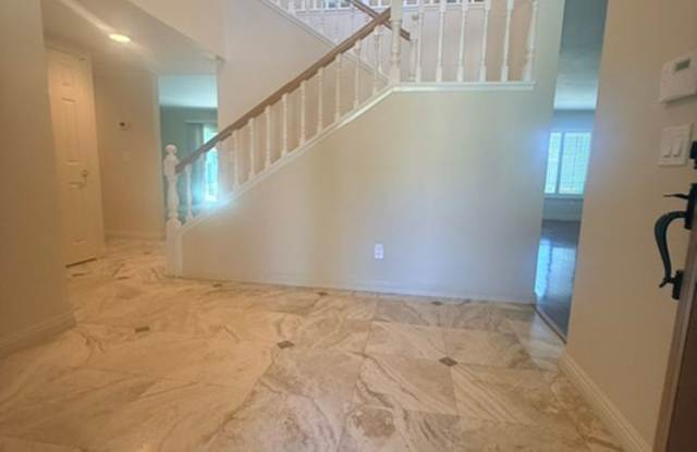 Gorgeous Bonita  home with a pool Gallery 3