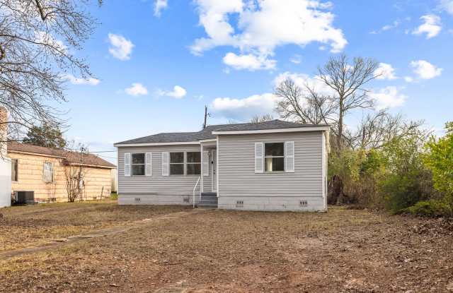 829 51st St Ensley Birmingham, Al 35208*** 3 Bedroom 1 Bath*** photos photos