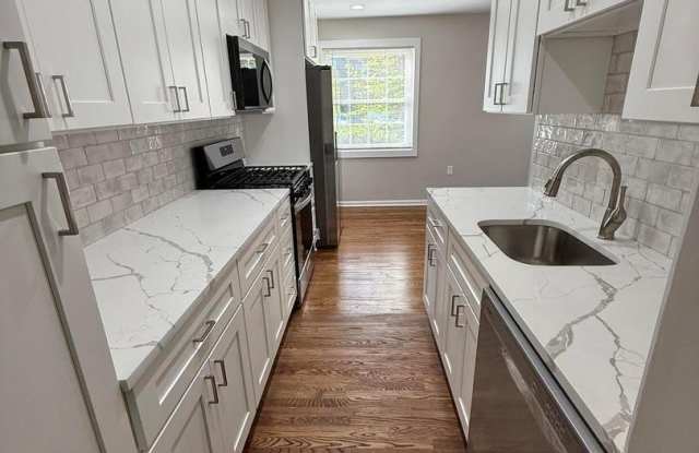9926 LAKEPOINTE Court Gallery 4