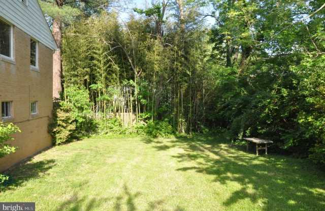 8104 HAWTHORNE CT Gallery 3