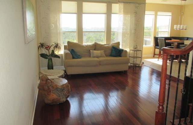 Lakeway Condo in Gated Community Gallery 3