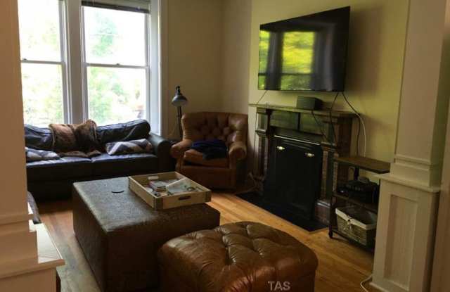 1043 West Webster photos photos