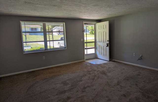 Wonderful 2/1 Home with Fenced Yard in Beverly Hills Gallery 3