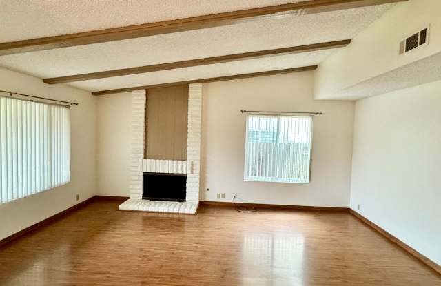 Spacious Single Story Upgraded Home Gallery 4