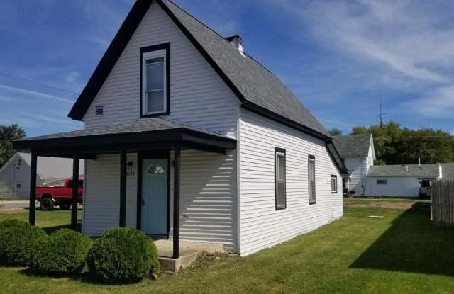 Cozy Charm Awaits You at 13831 Main St, Sedalia, OH! photos photos
