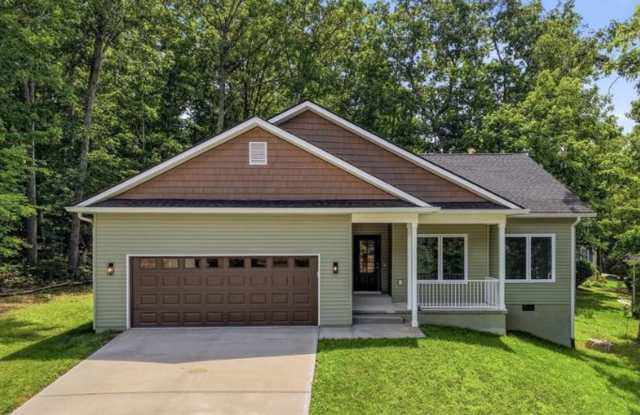 Practically new rental available for 6 months or 1 year lease & it has a lake view! Gallery 1