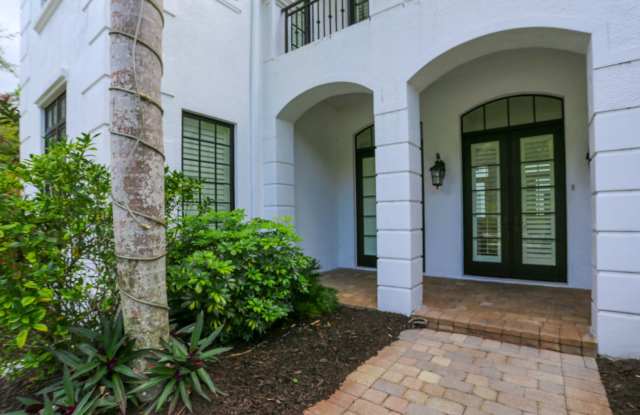 ***STUNNING SEASONAL RENTAL AVAILABLE***STUNNING POOL HOME*** Gallery 3