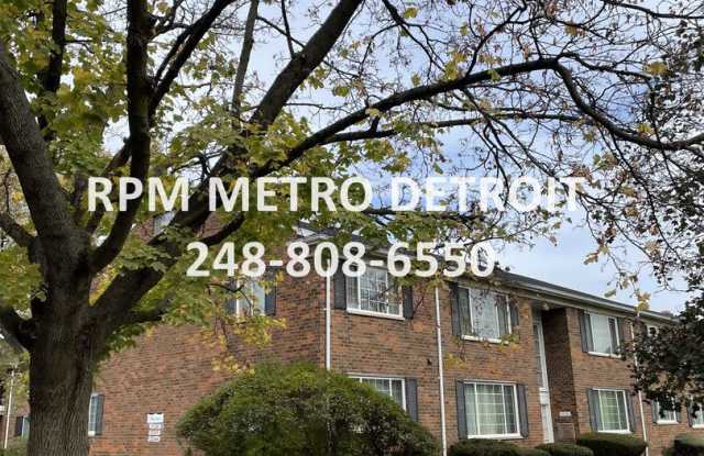 WARM WEATHER SPECIAL 2nd full month's rent free! - 25336 Shiawassee Circle, Southfield, MI 48033