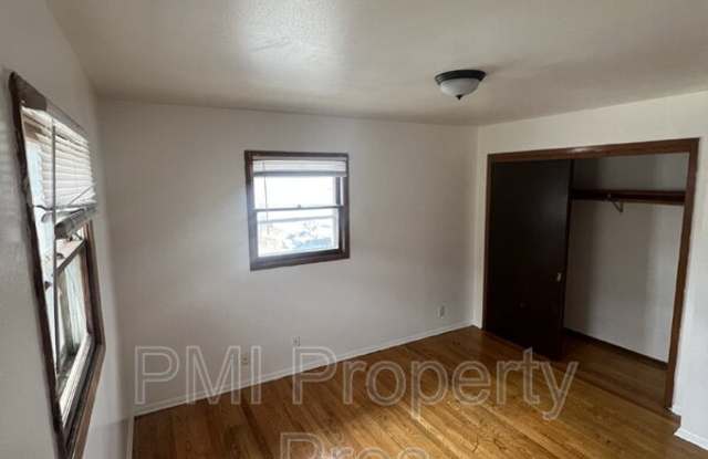 5817 N 76th St photos photos