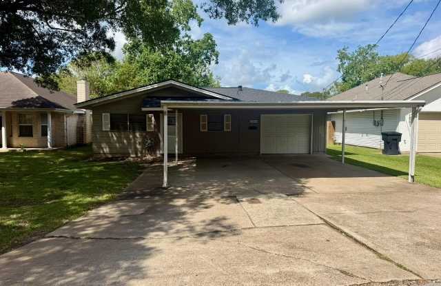 2404 Avenue A Gallery 1