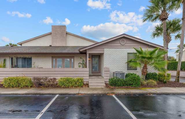 Audubon Park 2/2 Corner Unit Villa with Lakefront Amenities! photos photos
