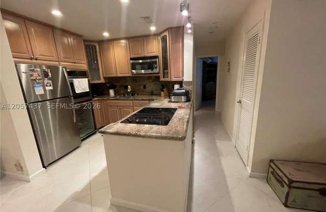 6339 Bay Club Dr Gallery 3