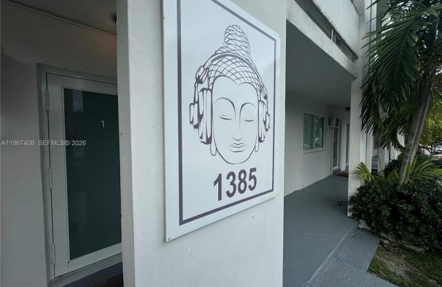 1385 NE 105th St photos photos