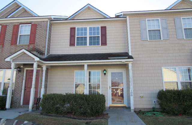 2 BR 1.5 BA townhouse in Carolina Plantation - 108 Streamwood Drive, Jacksonville, NC 28546