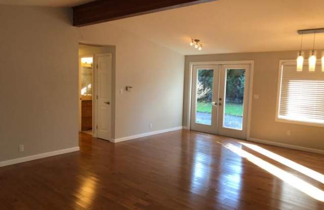 14239 Lake Hills Boulevard Gallery 2