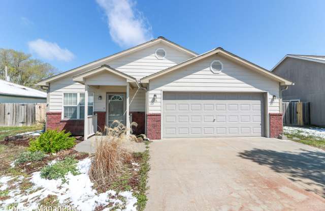 Recently Renovated Single-Family Home with Great Floorplan - 113 Kopp Drive, Manhattan, KS 66502