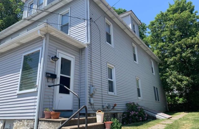 405 W Babbitt Ave - 405 West Babbitt Avenue, Pen Argyl, PA 18072