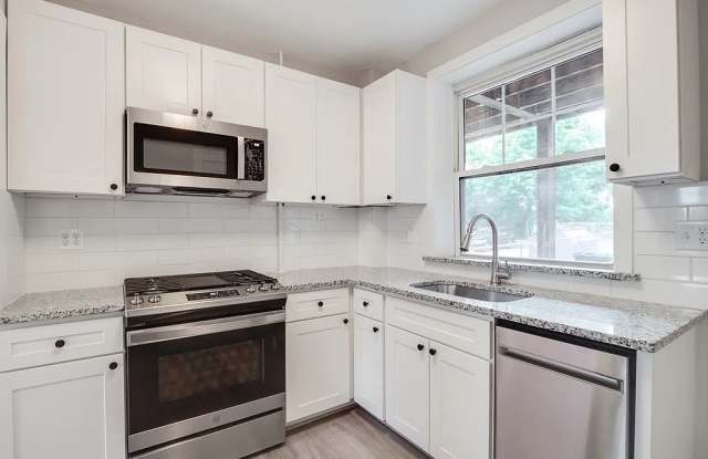 25 Roslyn St # 10 Gallery 1