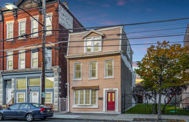 Beautiful luxury and spacious 4 bed home in South Side flats - 2407 Sarah Street, Pittsburgh, PA 15203