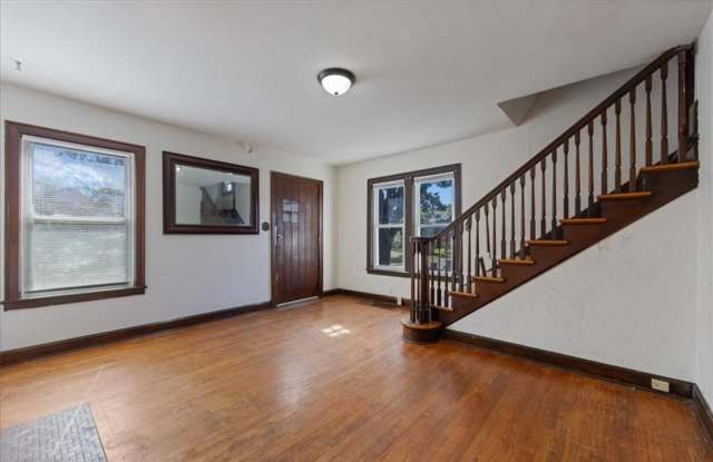 3 bed 1.5 bath home Gallery 3