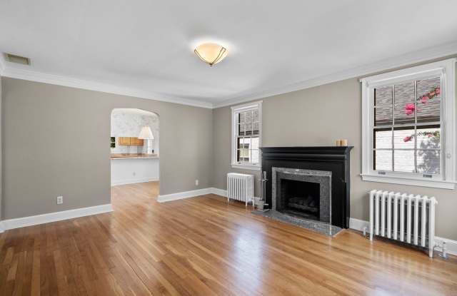 3 Bed 2 Bath - Bethesda Single Family - Move In Ready Gallery 4