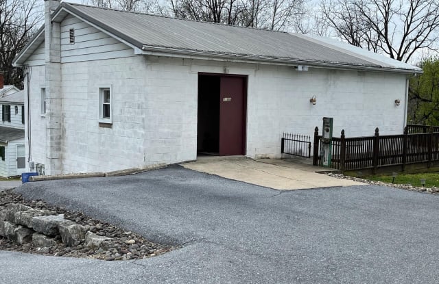 210 N CENTRE AVENUE - 210 Centre Avenue, Leesport, PA 19533