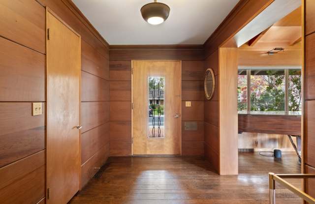 Iconic Birge Clark California Ranch in Palo Alto’s Leland Manor Gallery 4