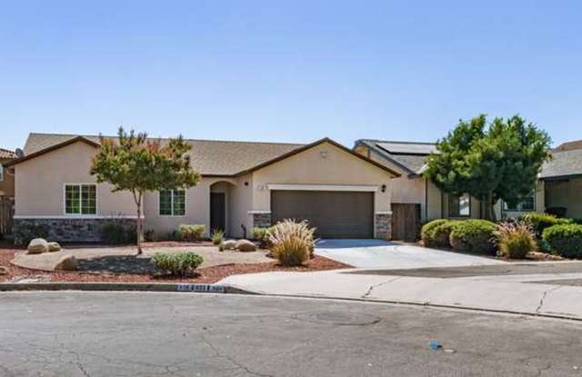 Four bedroom/2-bath home with 2-car garage Gallery 3