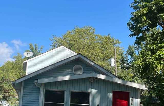 4616 NE 46th Ter - 4616 Northeast 46th Terrace, Kansas City, MO 64117