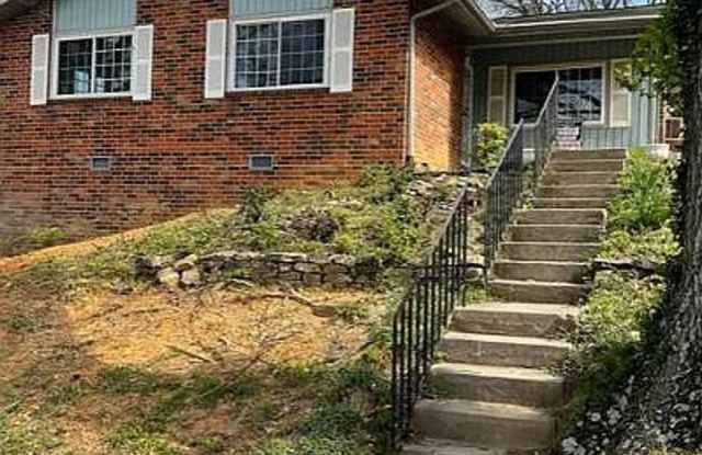 Knoxville 37930 - 3 bedroom, 1 bath home - Contact Howard Grower (865) 705-0969 photos photos