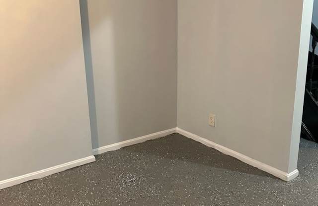 Spacious Rooms! W/D! Available Now! Gallery 4