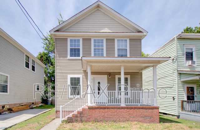 816 B Avenue Gallery 1