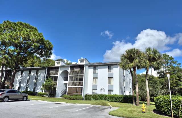 1344 Pine Ridge Circle E Gallery 2