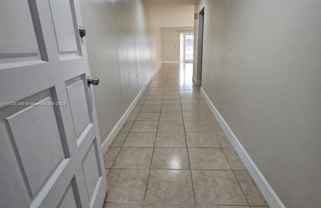 7552 Stirling Rd - 7552 Stirling Road, Davie, FL 33024