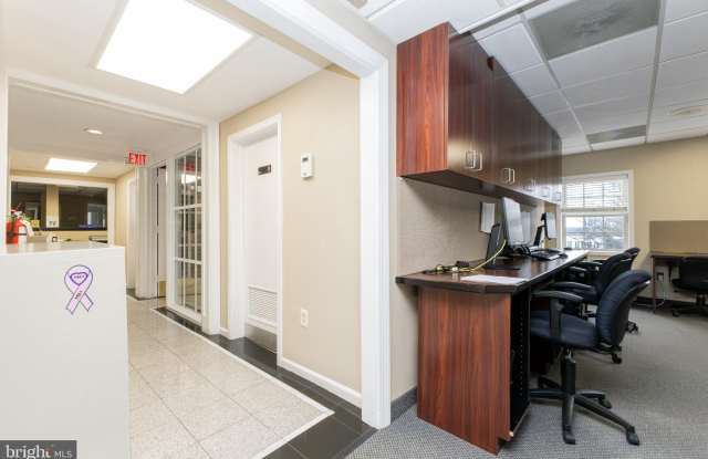 156 MAPLE Avenue E Gallery 3
