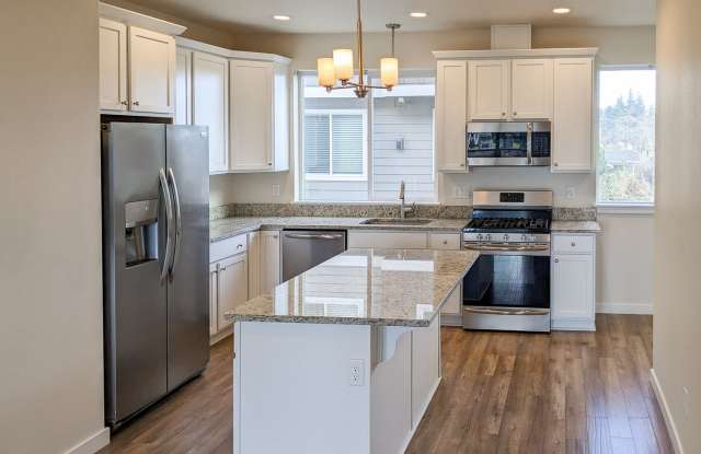 RENT SPECIAL: ½ Off First Full Month's Rent With One Year Lease! ~ 3rd Ave 468 photos photos