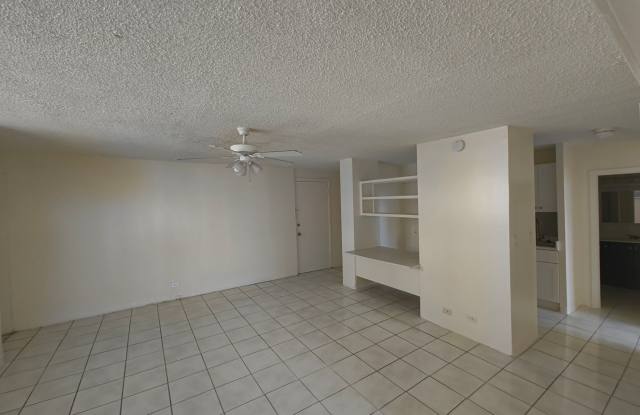 2 Bedroom 1.5 Bath Condo in Waikiki – Available 10/16/2026! Gallery 1