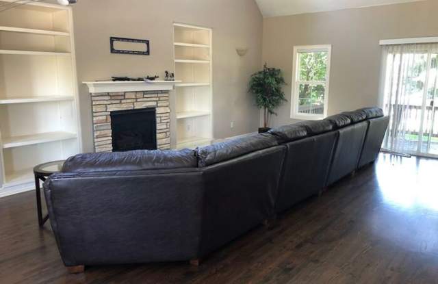 4760 Westbury Drive Gallery 4