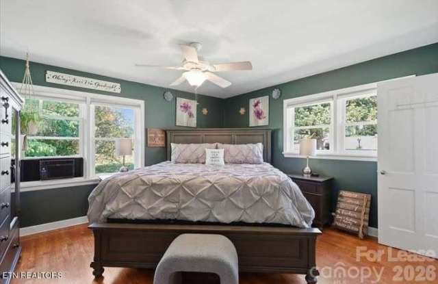 1604 Linda Lane Gallery 2