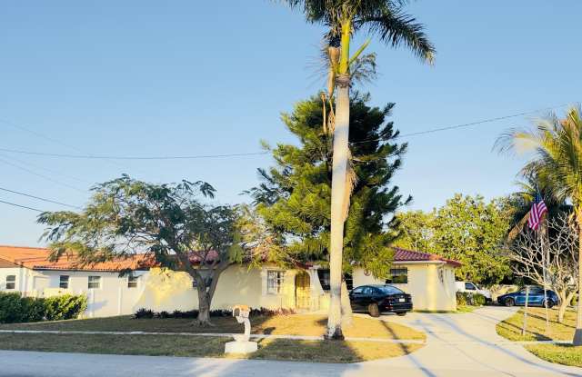 416 San Mateo Drive - 416 San Mateo Drive, Palm Springs, FL 33461