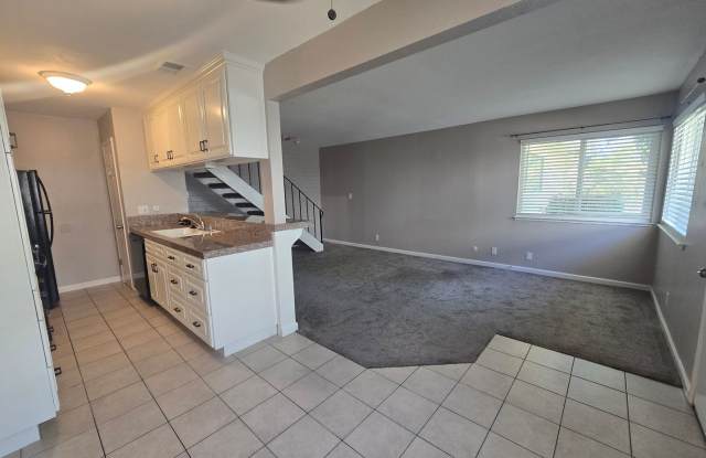 Clean 2 bed 1 bath 2 story #2 Condo Gallery 1